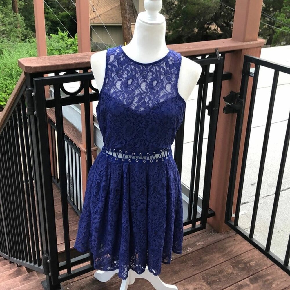 Blue lacy dress with waist cutout